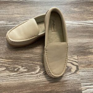 My Slippers by My Pillow Cream Leather Moccasins 7 W NWOT